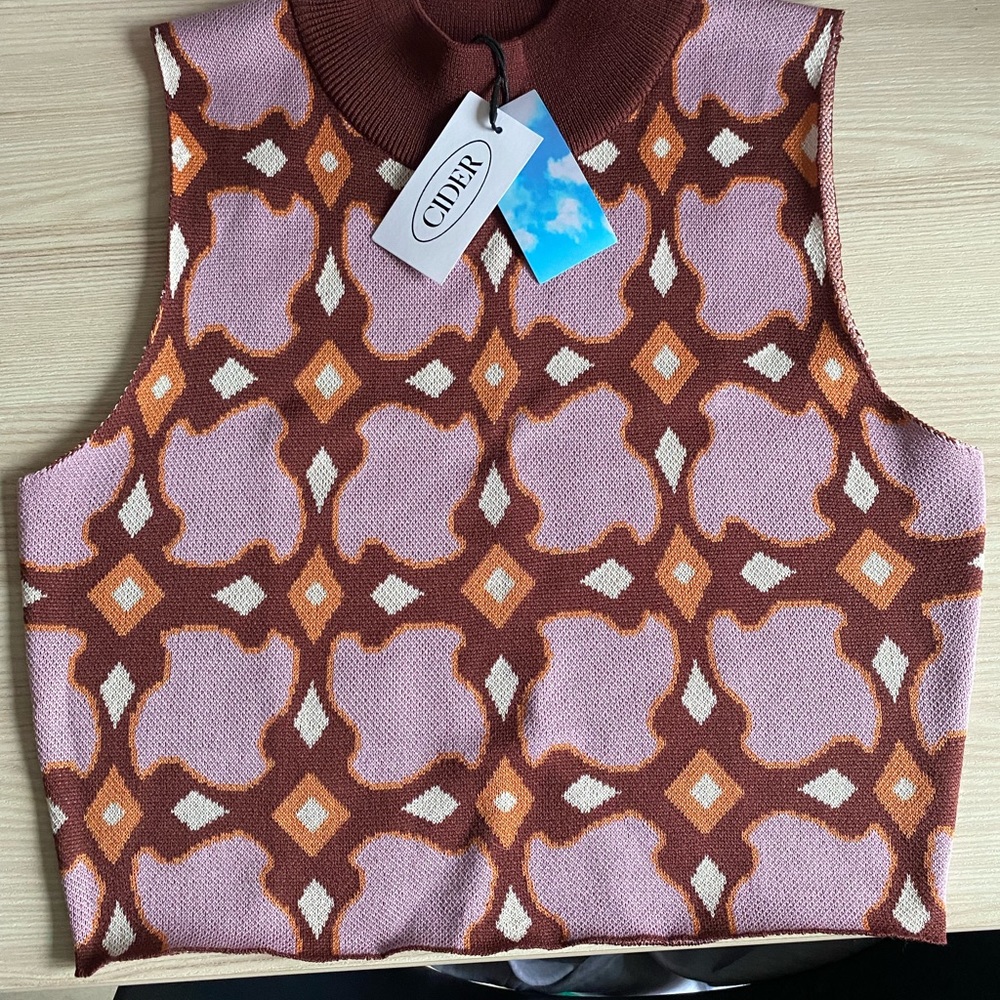 Xl cider cropped top fits like s/m. Length 17.5in bust roughly 33in all around
